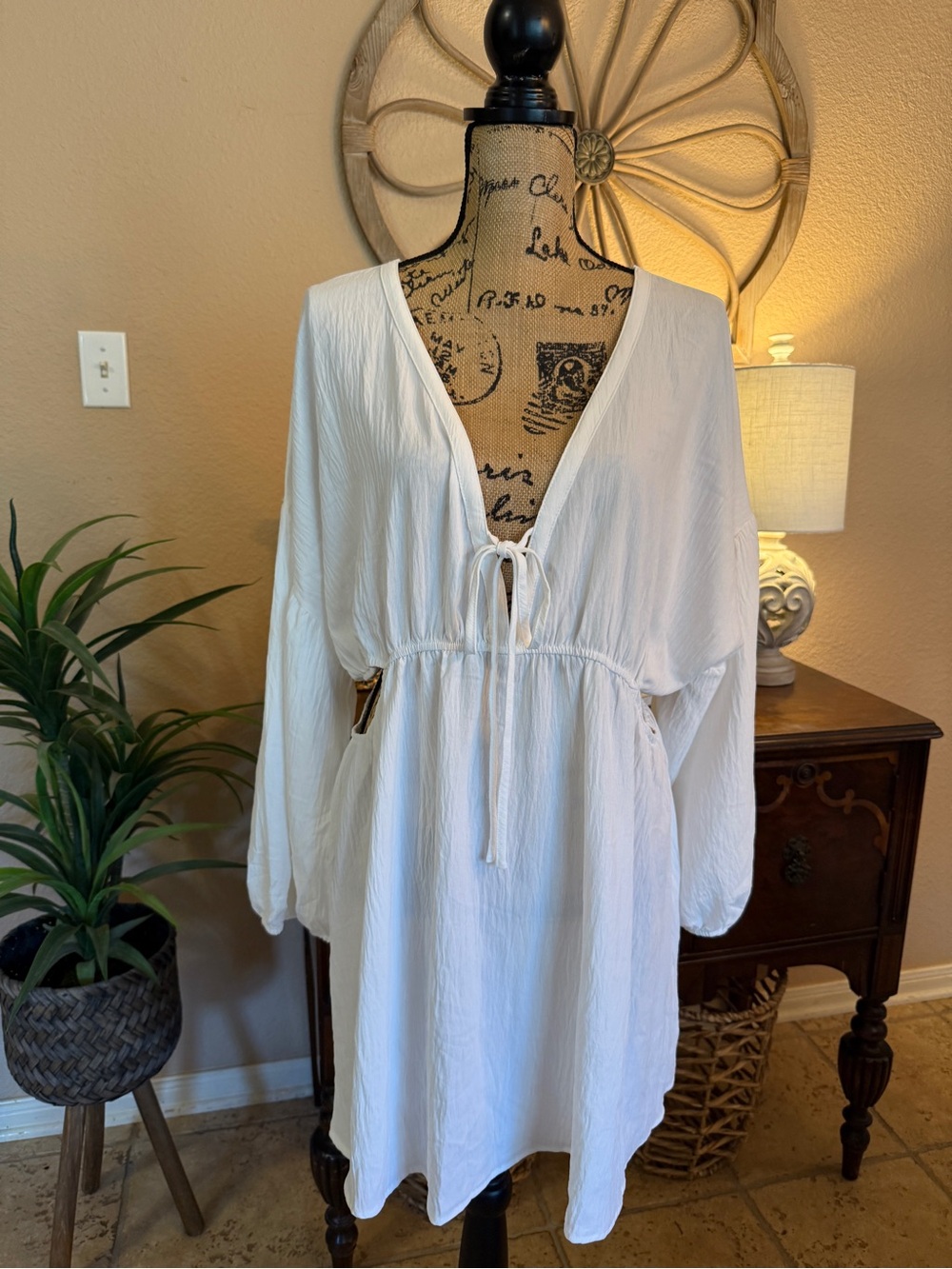 New CiciBird White V-Neck Tie Front Cut-Out Boho Tunic Coverup Dress